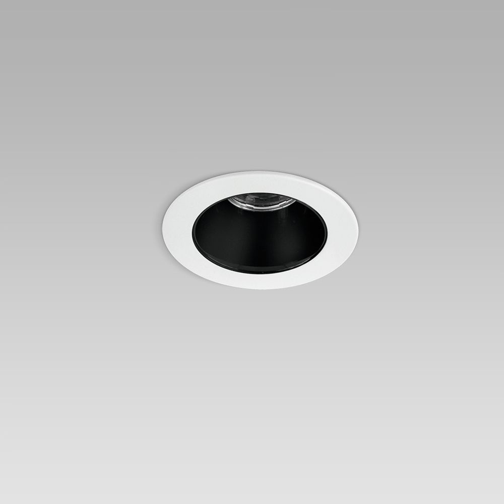 Recessed downlights Elegant ceiling recessed luminaire for indoor lighting with a small size, round shape, with frame or trimless